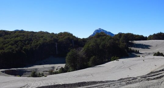 Dépôts de ponce provoqués par l'éruption plinienne du Puyehue de 2011-2012