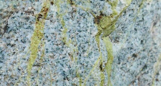 Filon d'Epidote dans le Granite du Riéou Blanc