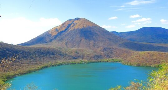 Cratère de Maar de la Laguna de Asososca