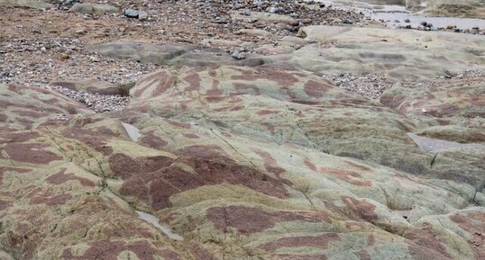 Roches volcaniques métamorphisées à Brétignolles.