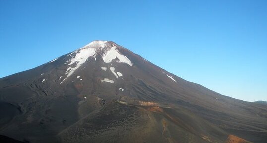 Sommet du volcan Lonquimay et cône strombolien