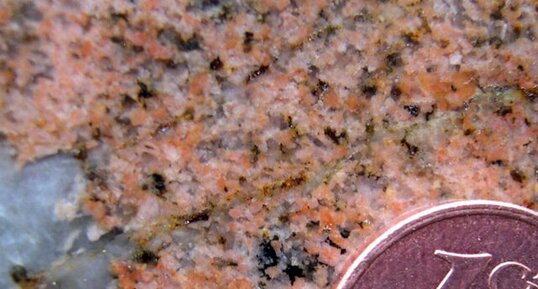 Filon de microgranite rose