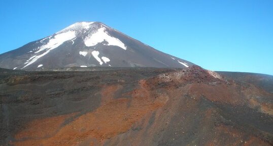 Cratère Navidad et volcan Lonquimay