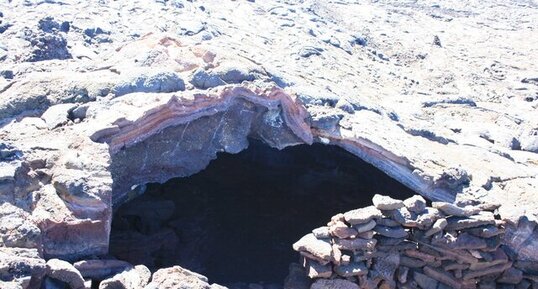 Sortie de tunnel de lave sur la côte en aval du Pu'u'O'o