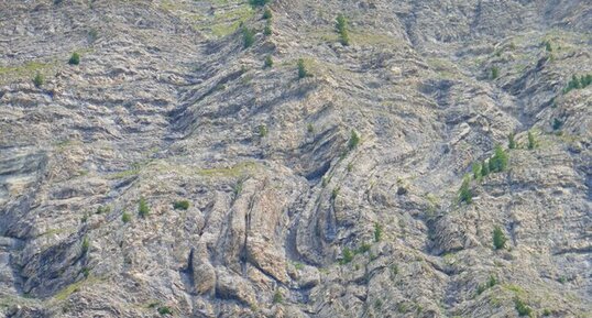 Plis dans la nappe du flysch à Helminthoïdes, commune de Crévoux