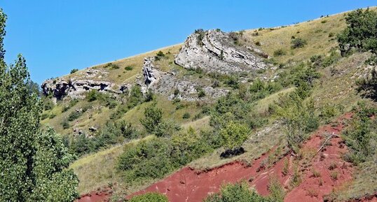 Contact Permien-Hettangien et déformations pyrénéennes