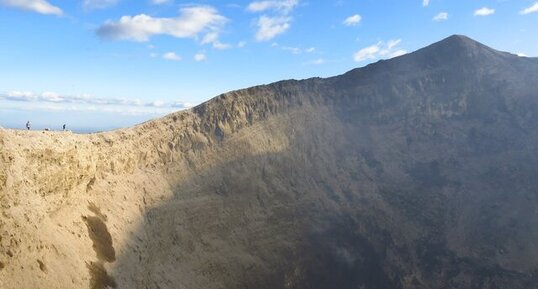 Cratère du volcan Télica