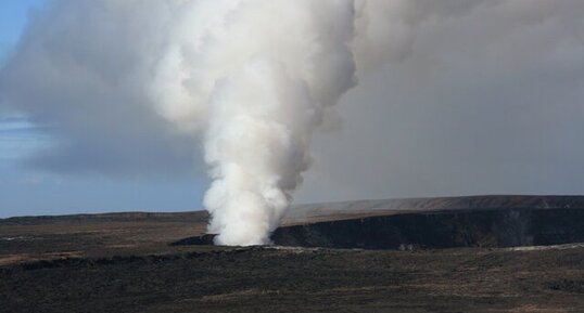 Dégazage magmatique au Cratère Halemaumau (Kilauea, Hawaii Big Island)