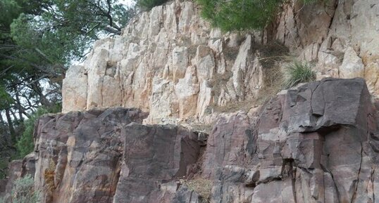 Limite Permien/Trias à la pointe du Bau Rouge (83)