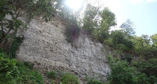 Site 18. Dépôts d'écroulements de dômes de lave vers la rivière Claire