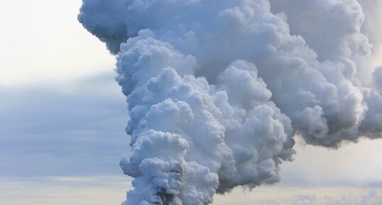 Panache d'eau provoqué par la lave du Pu'u'O'o