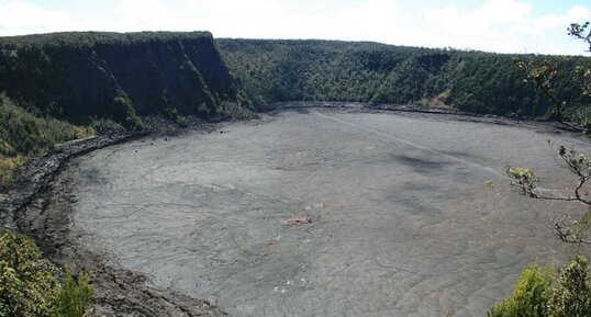 Lac de lave refroidie du Kilauea Iki