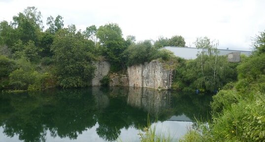 Ancienne carrière de granite Yvon à Bécon-les-Granits