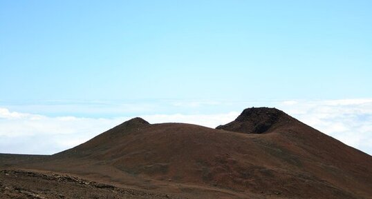 Cône adventif strombolien sur les pentes du Mauna Kea